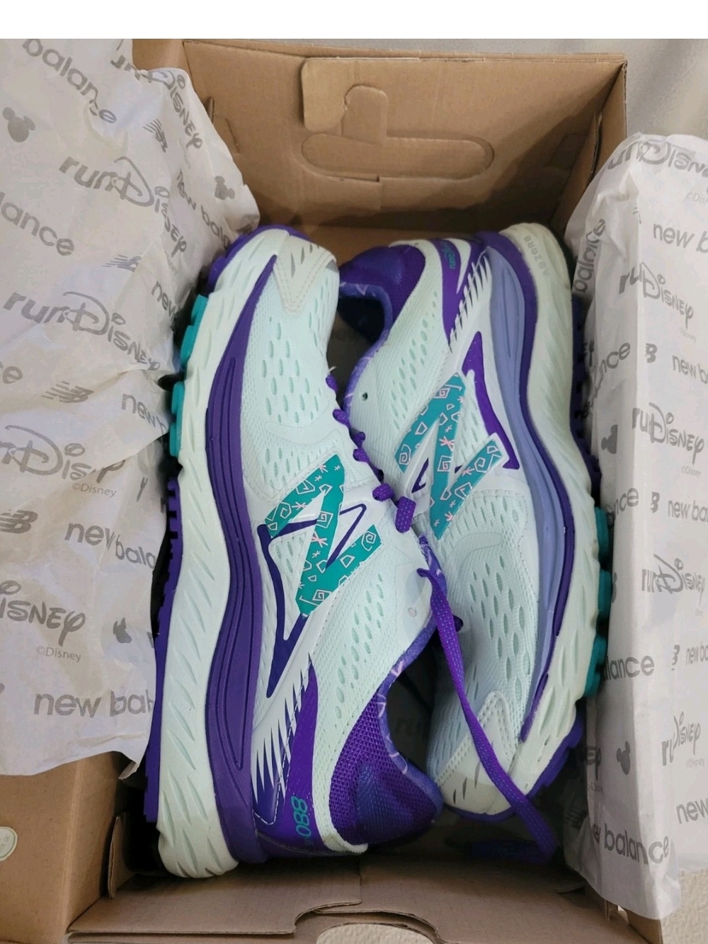 2017 New Balance RunDisney Alice In WONDERLAND Mad HATTER Women's Shoes SIZE 8